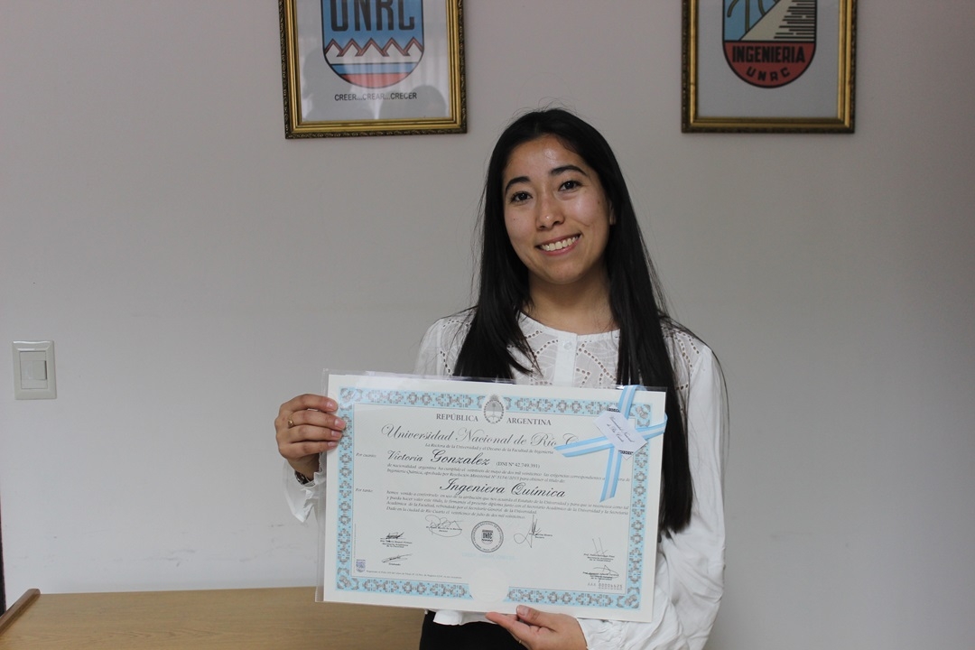 “EL PASO POR LA FACULTAD ME DEJÓ GRABADA LA IMPORTANCIA DE LA RESILIENCIA” – VICTORIA GONZALEZ